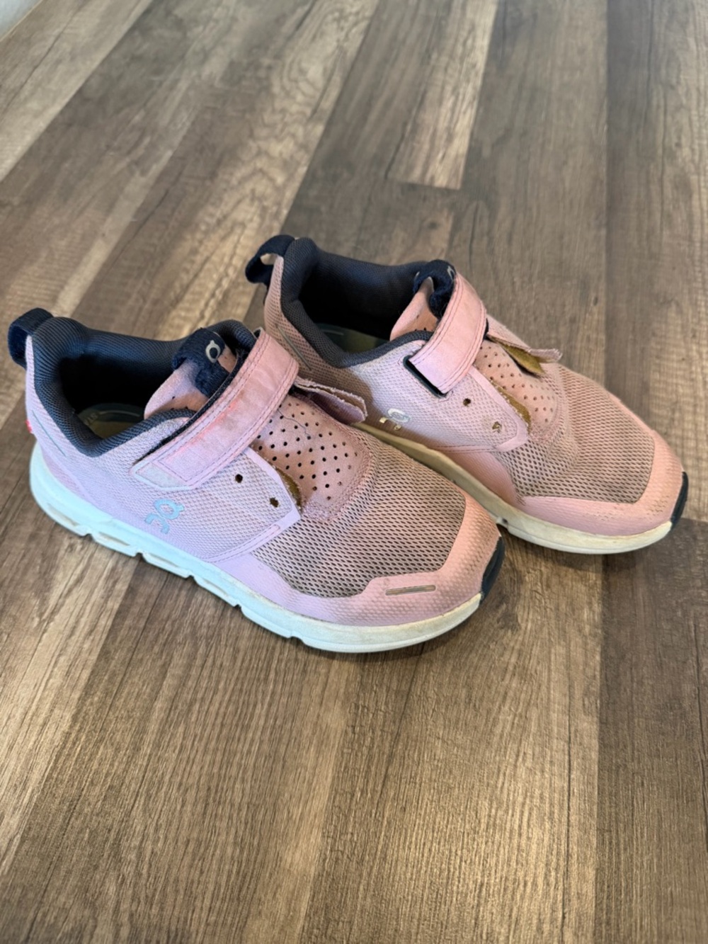 On Cloud Kids Girls Pink Athletic Sneakers Velcro size 13